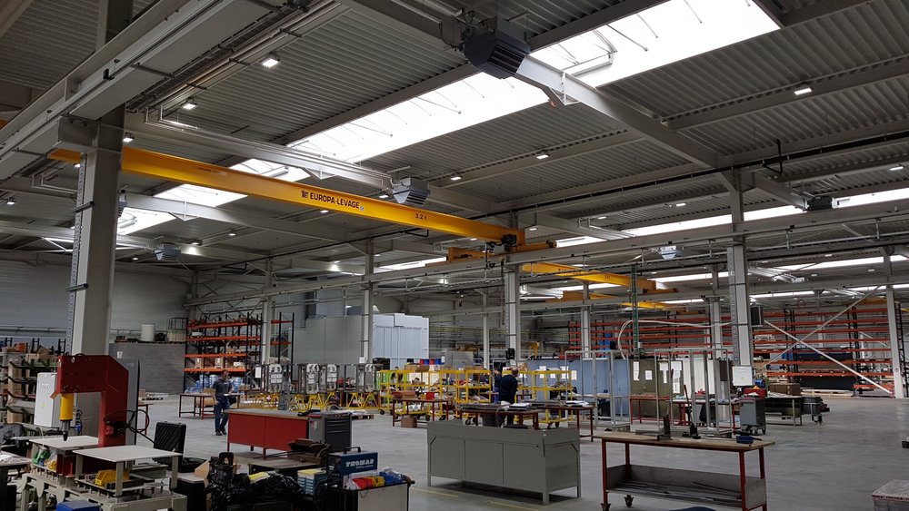 Eleven VERLINDE hoists are installed in the new induction heating equipment plant of Belgian company INDUCTOTHERM backing up the latter’s seven overhead cranes and two semi-gantry cranes.